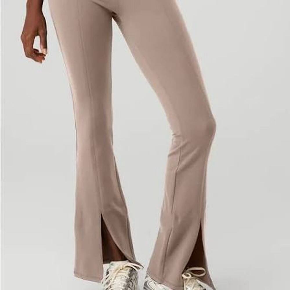 alo airbrush high waist 7/8 flutter legging